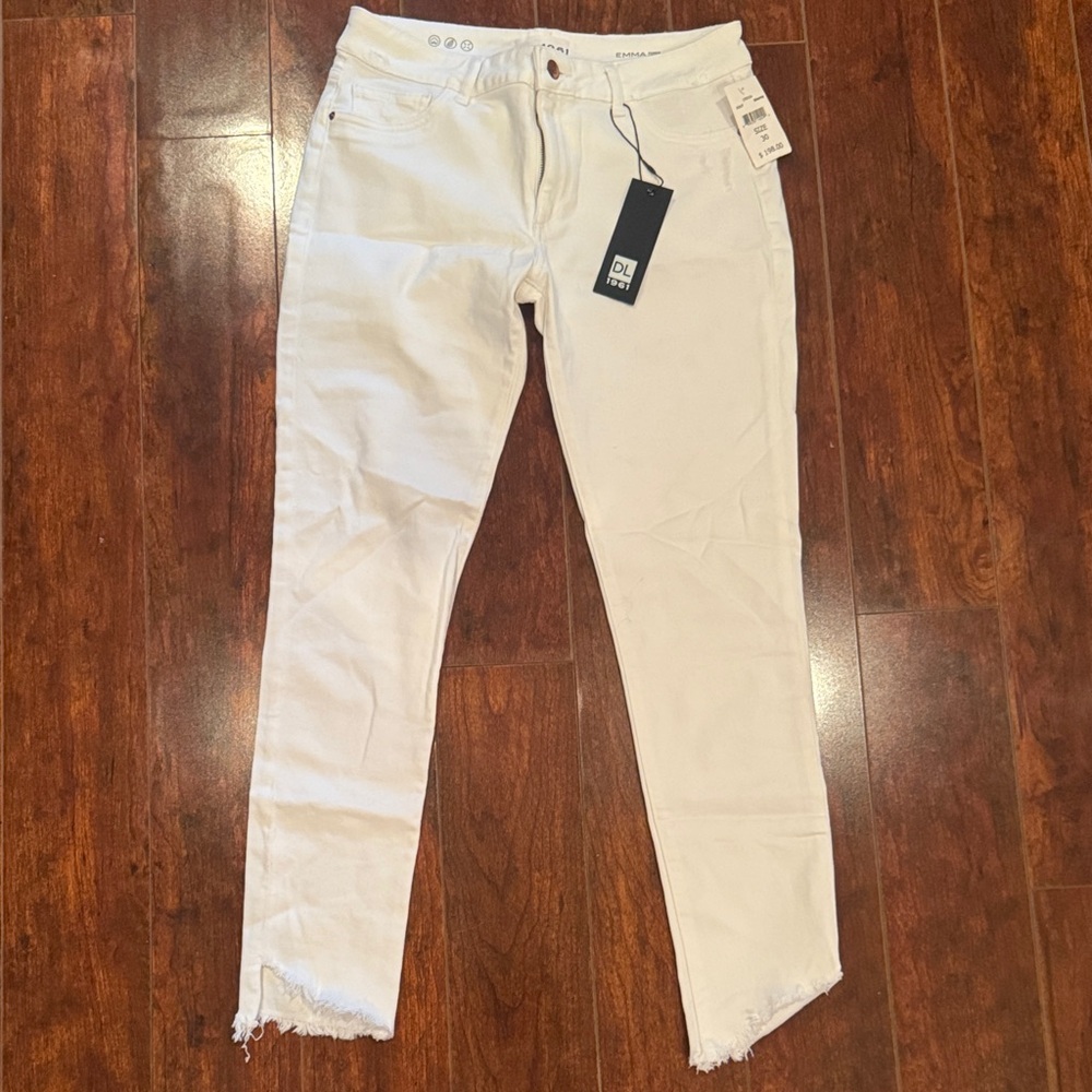DL1961 White Skinny Jeans with Frayed Hem